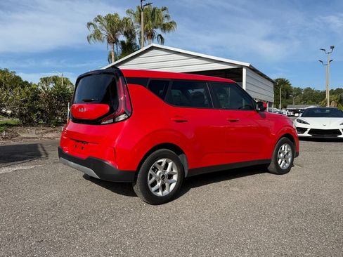 Used 2024 Kia Soul LX w/ Option Group 015 FWD image 5
