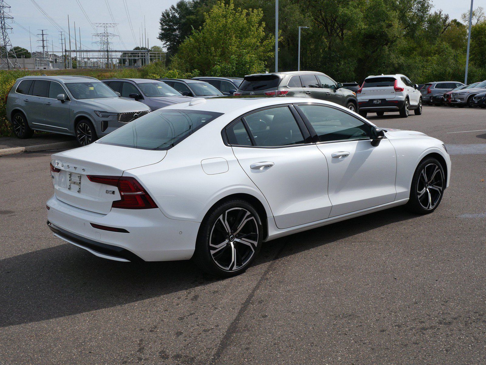 Certified 2024 Volvo S60 B5 Plus w/ Climate Package AWD/4WD image 7