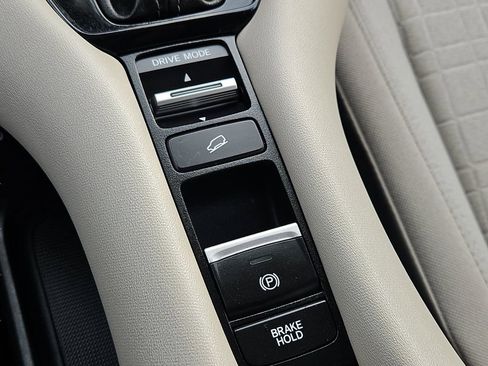 Certified 2024 Honda HR-V LX image 16