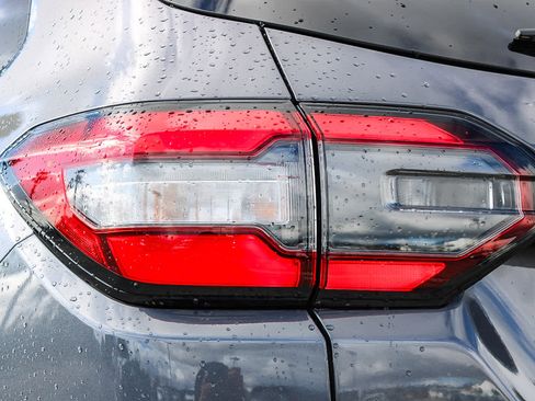 Certified 2025 Honda Pilot Touring image 6