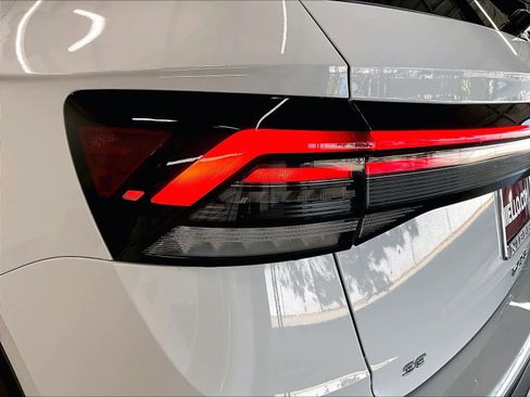 New 2026 Volkswagen Taos SE image 25