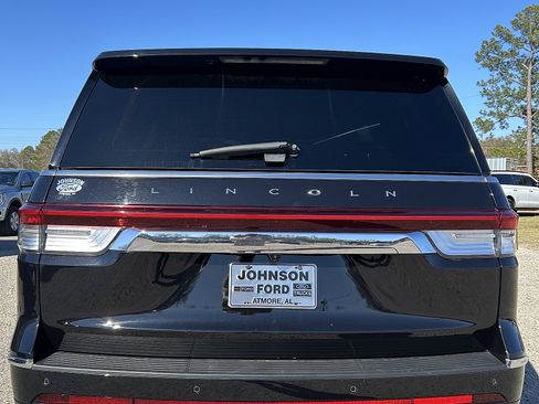 Used 2024 Lincoln Navigator Reserve image 4