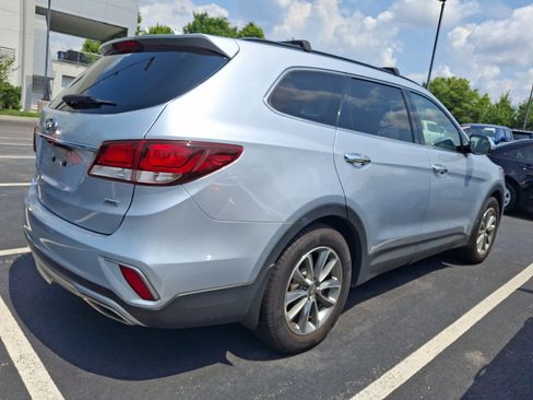 Used 2018 Hyundai Santa Fe SE AWD/4WD image 3