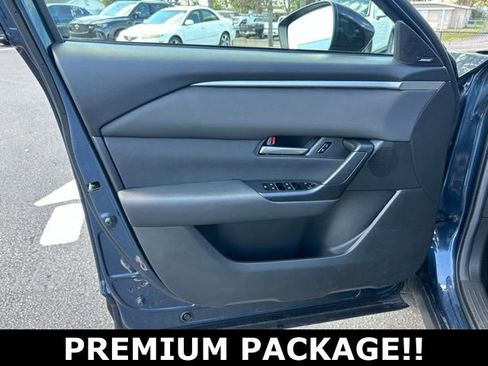 Used 2025 MAZDA CX-50 AWD 2.5 S w/ Premium Package image 12