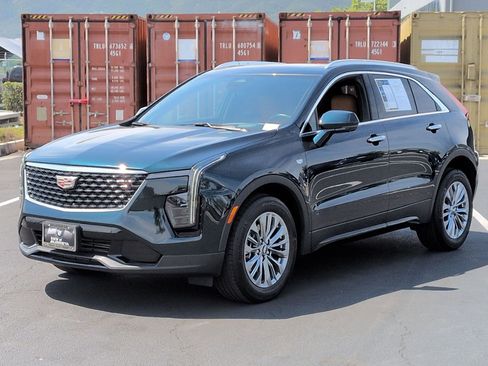 Used 2025 Cadillac XT4 Premium Luxury w/ Technology Package FWD image 5