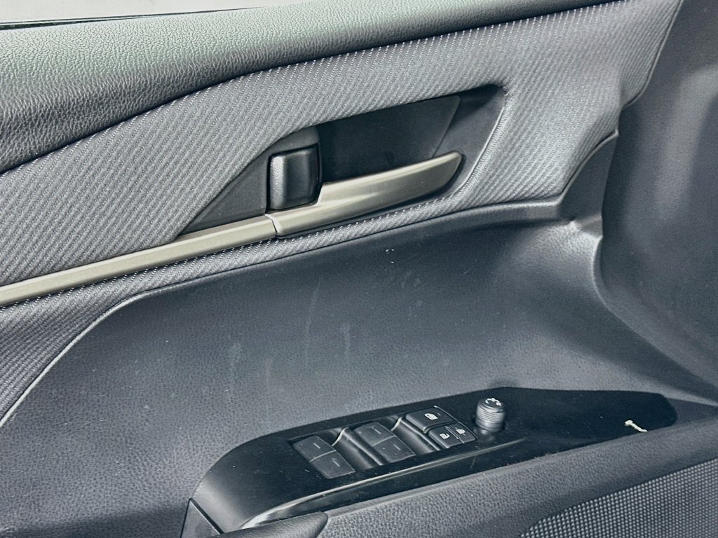 Used 2025 Toyota Camry SE FWD image 18
