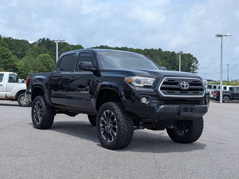 Used 2017 Toyota Tacoma SR5 w/ Tow Package AWD/4WD image 7