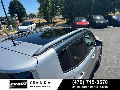 Used 2018 Jeep Renegade Limited w/ UConnect 8.4 Nav Group AWD/4WD image 11