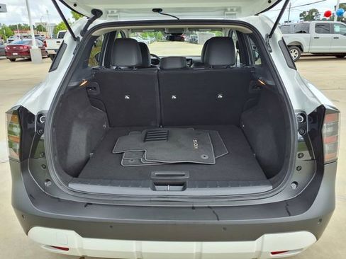 Used 2025 Nissan Kicks SR FWD image 11