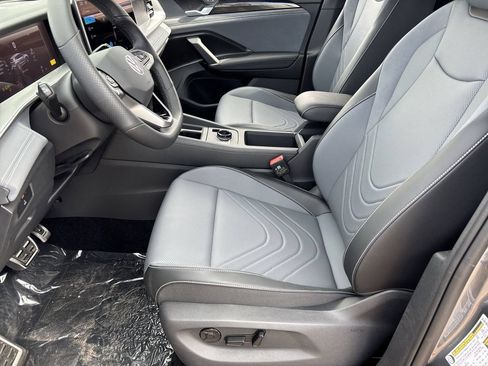 New 2026 Volkswagen Tiguan SE R-Line FWD image 15