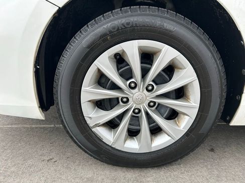 Used 2017 Toyota Camry FWD image 32