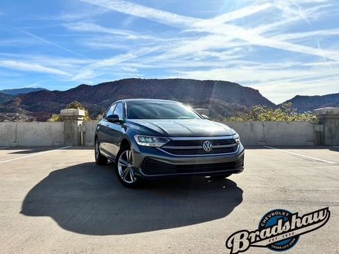 Used 2024 Volkswagen Jetta SE image 2