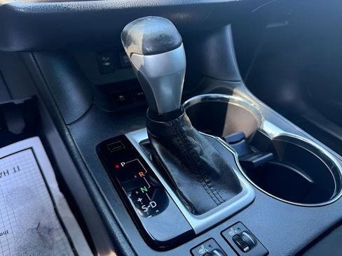 Used 2019 Toyota Highlander XLE FWD image 30