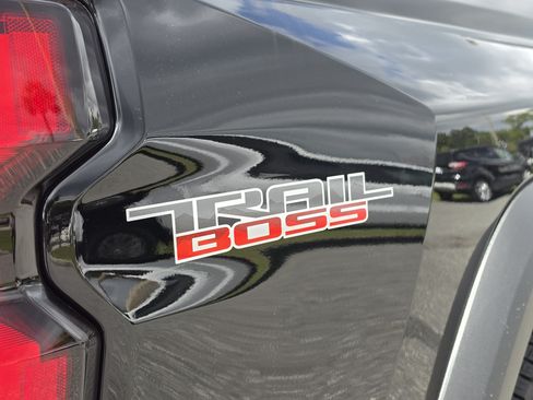 New 2026 Chevrolet Colorado Trail Boss w/ Midnight Edition AWD/4WD image 16