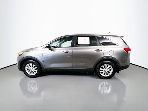 Used 2017 Kia Sorento LX image 9