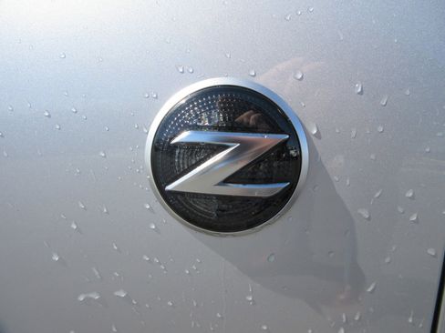 Used 2009 Nissan 370Z Touring w/ Sport Pkg image 3