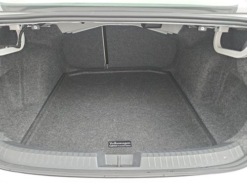 Certified 2025 Volkswagen Jetta SE w/ Sunroof Package FWD image 12