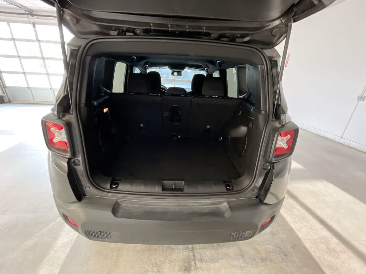 Used 2022 Jeep Renegade Altitude w/ Convenience Group AWD/4WD image 23