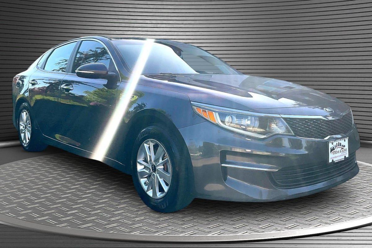 Used 2018 Kia Optima LX FWD image 2
