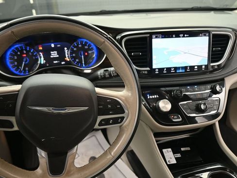 Used 2021 Chrysler Pacifica Limited w/ Premium & Safety Sphere Group image 40