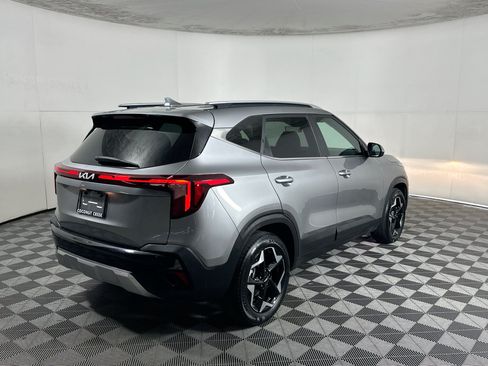 Used 2025 Kia Seltos EX FWD image 3