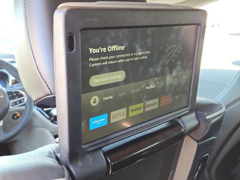 Used 2023 Chrysler Pacifica Limited w/ Uconnect Theater Family Group AWD/4WD image 14