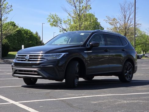 Used 2023 Volkswagen Tiguan SE image 18