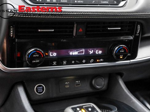 Used 2022 Nissan Rogue SV AWD/4WD image 19