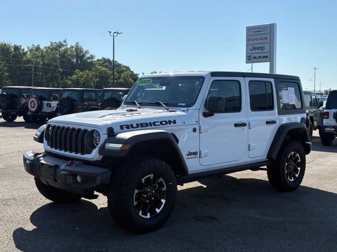 Used 2025 Jeep Wrangler Unlimited Rubicon AWD/4WD image 3