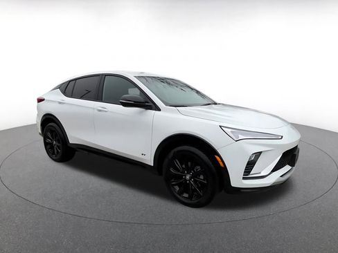 Used 2025 Buick Envista Sport Touring image 2