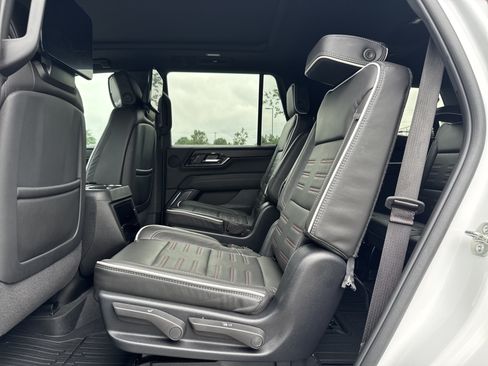 Used 2025 GMC Yukon AT4 Ultimate AWD/4WD image 34