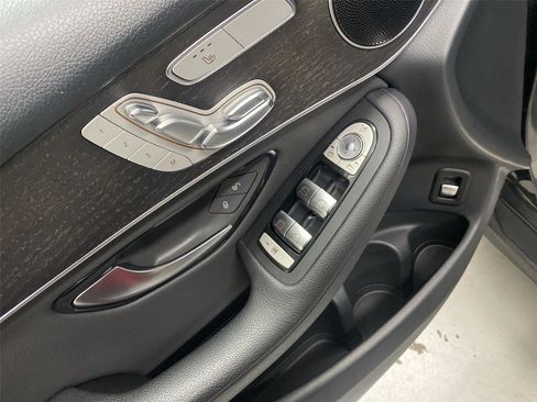 Used 2020 Mercedes-Benz GLC 300 4MATIC w/ Premium Package image 19