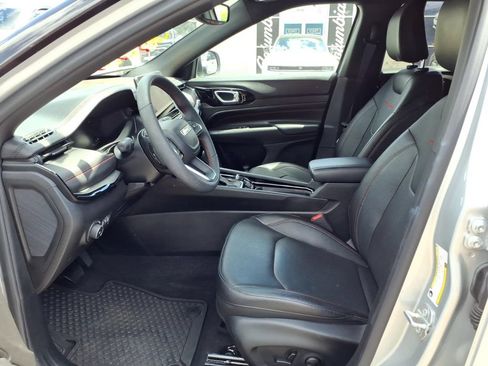 Used 2025 Jeep Compass Trailhawk w/ Trailhawk Elite Group AWD/4WD image 16