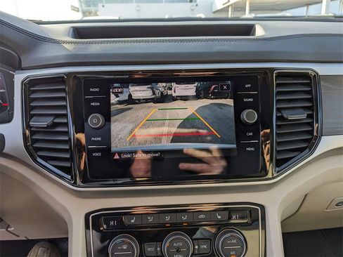 Certified 2022 Volkswagen Atlas SE w/ Panoramic Sunroof Package image 23