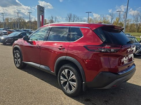 Used 2021 Nissan Rogue SV w/ Premium Package image 5