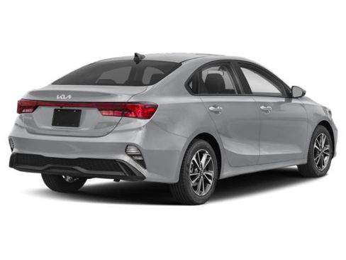 Used 2022 Kia Forte LXS FWD image 2