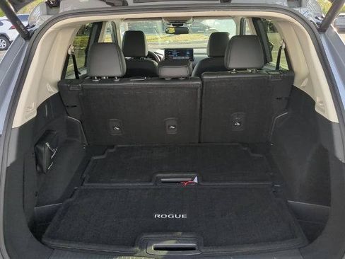 Certified 2025 Nissan Rogue SL w/ Tech Package FWD image 13