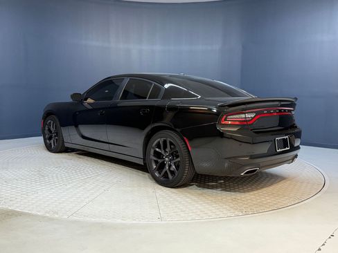 Used 2019 Dodge Charger SXT w/ Plus Group image 3