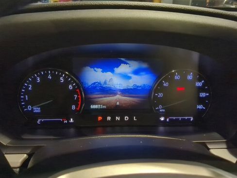 Used 2022 Ford Explorer XLT w/ Equipment Group 202A AWD/4WD image 14