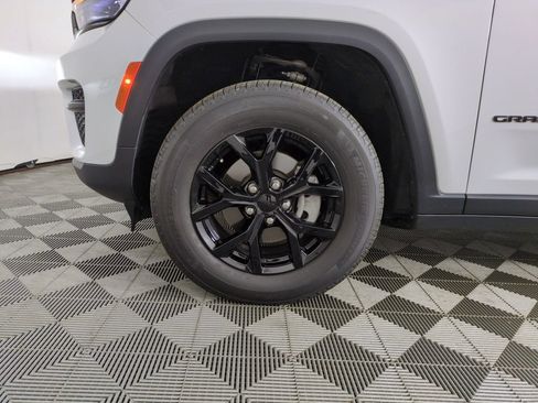 Used 2025 Jeep Grand Cherokee Altitude w/ Trailer Tow Package AWD/4WD image 29
