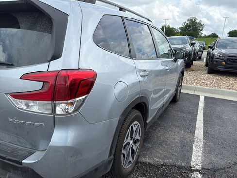 Used 2020 Subaru Forester Premium AWD/4WD image 3