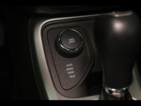 Used 2018 Jeep Compass Latitude w/ Cold Weather Group AWD/4WD image 8