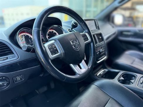 Used 2018 Dodge Grand Caravan GT image 2