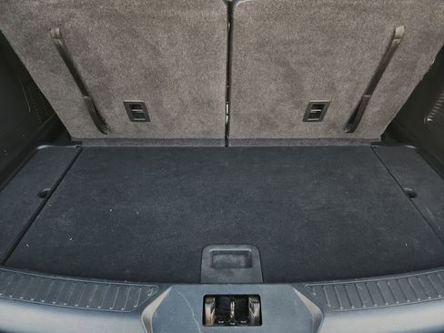 Used 2020 Ford Explorer XLT image 36