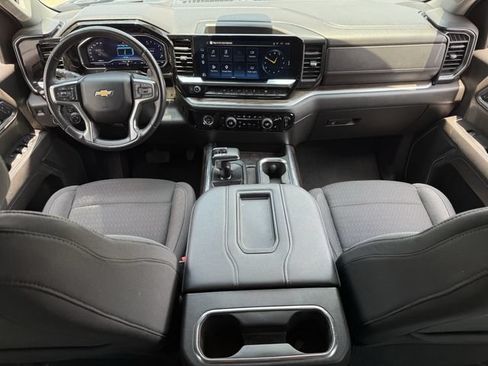 Used 2022 Chevrolet Silverado 1500 LT RWD image 12