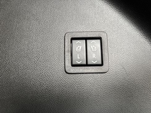 Used 2022 Buick Enclave Avenir w/ Avenir Technology Package image 35