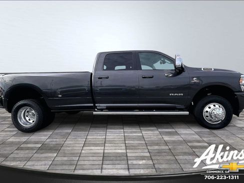 Used 2024 RAM 3500 Laramie w/ Towing Technology Group image 16