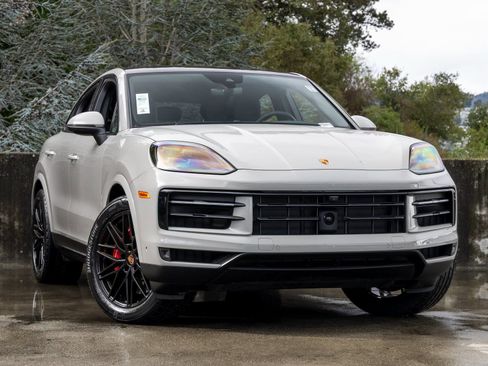 Certified 2025 Porsche Cayenne S image 6