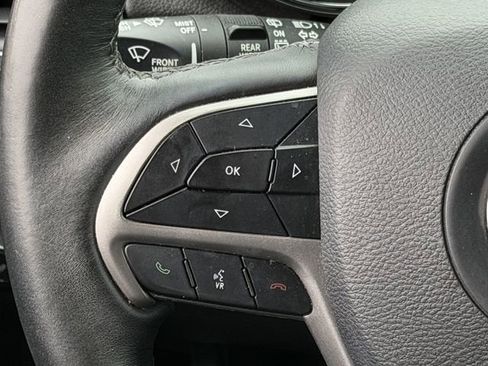 Used 2019 Jeep Grand Cherokee Overland AWD/4WD image 14