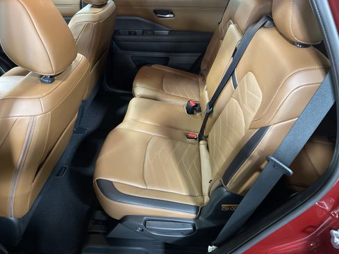 Used 2023 Nissan Pathfinder Platinum w/ Cargo Package image 13